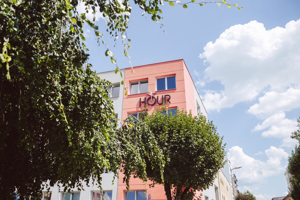 HOUR