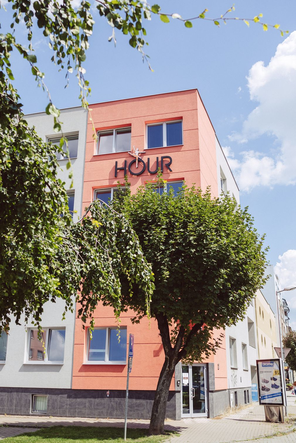 HOUR