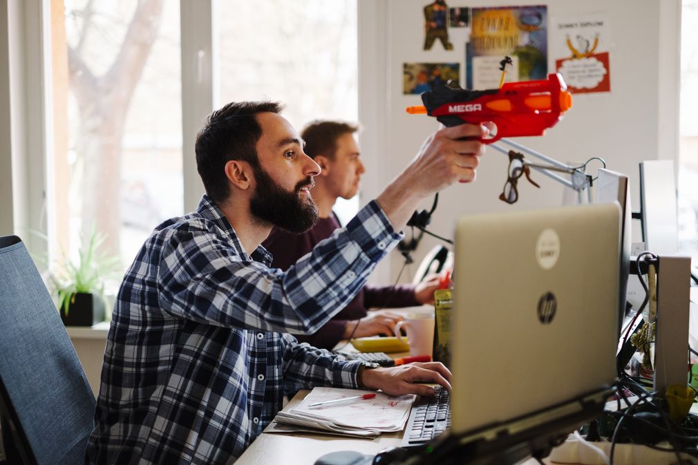 Nerfky občas používáme, když nám kolegové neodpovídají na e-mail. Prostě je střelíš...