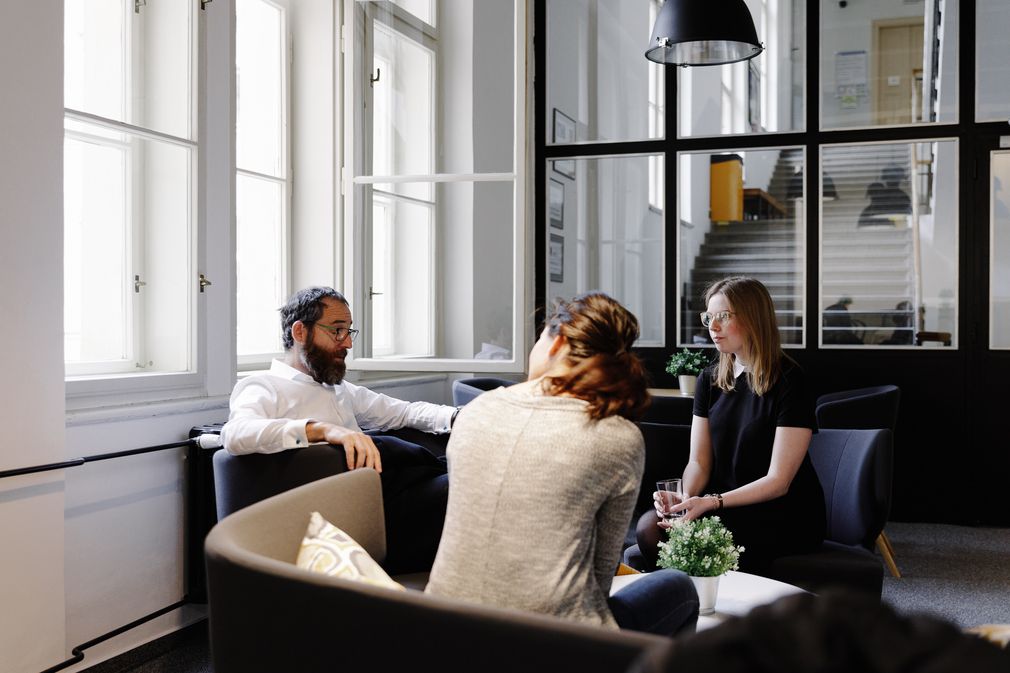 We look forward to a pleasant coffee conversation!