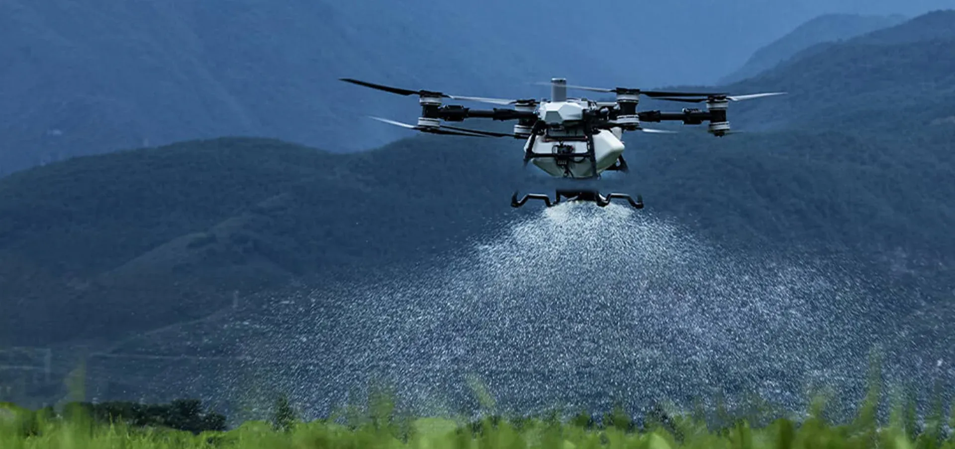 🚜🚁 Agras T100: dron, ktorý mení predstavu o práci na poli