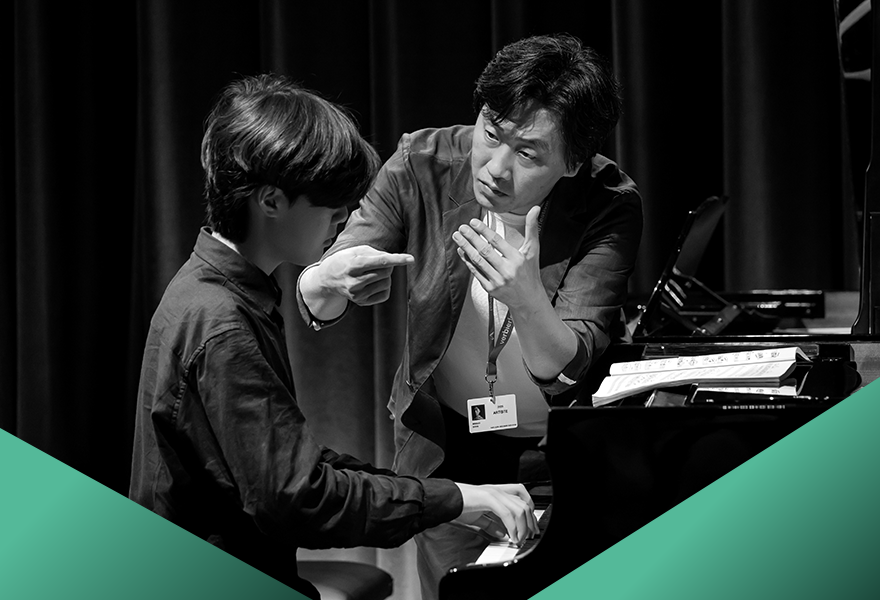 Header image of page : SOHN / MASTERCLASS PIANO