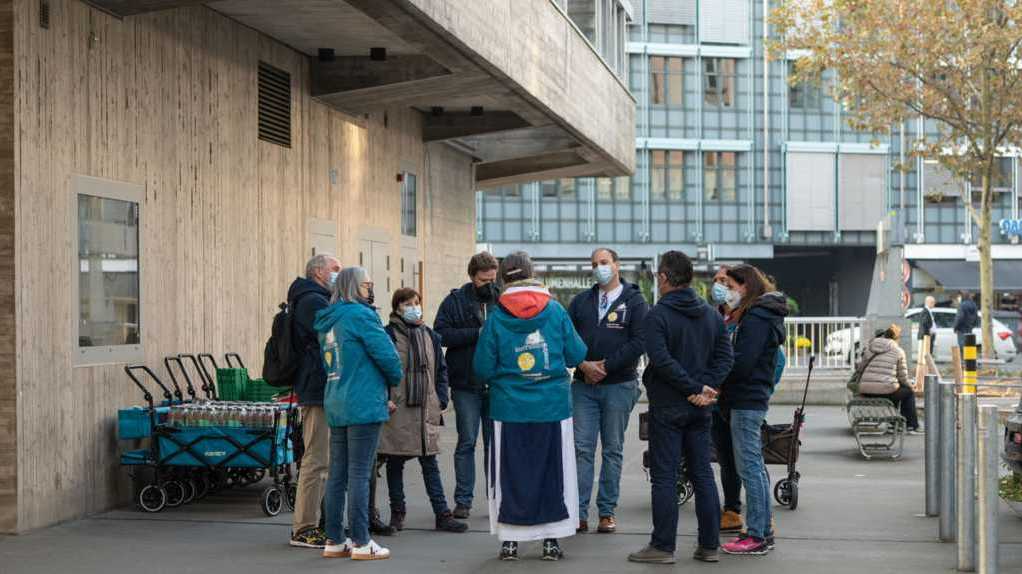 Gas nozzle at eye level