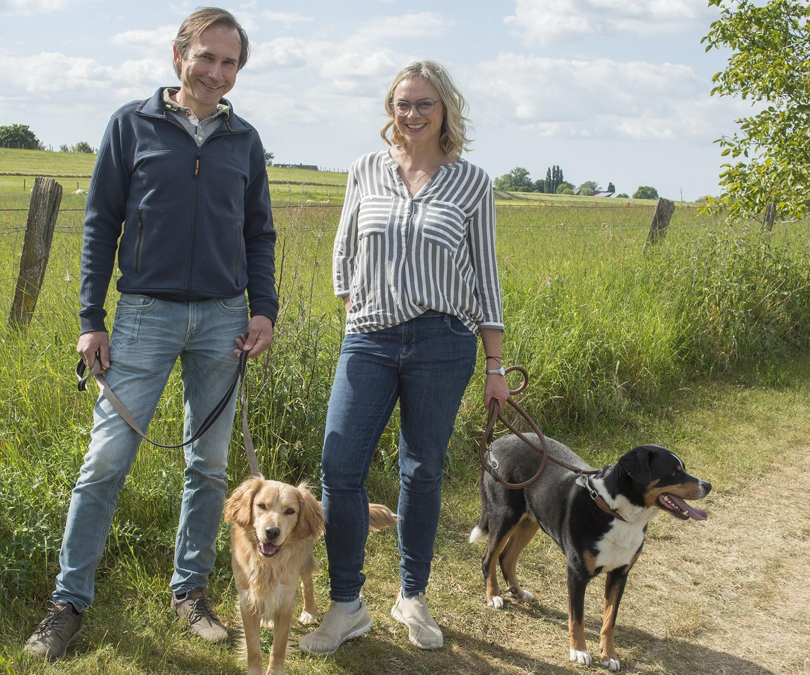 Spaziergang mit meinem Mann und unseren Hunden in Grieth