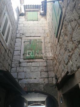 Kuća za prodaju u Splitsko dalmatinska županija, Kaštel Sućurac fotografija 2