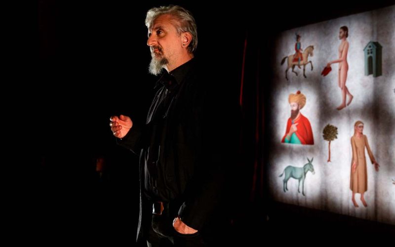 RUMBA. L'asino e il bue del presepe di San Francesco nel parcheggio del supermercato