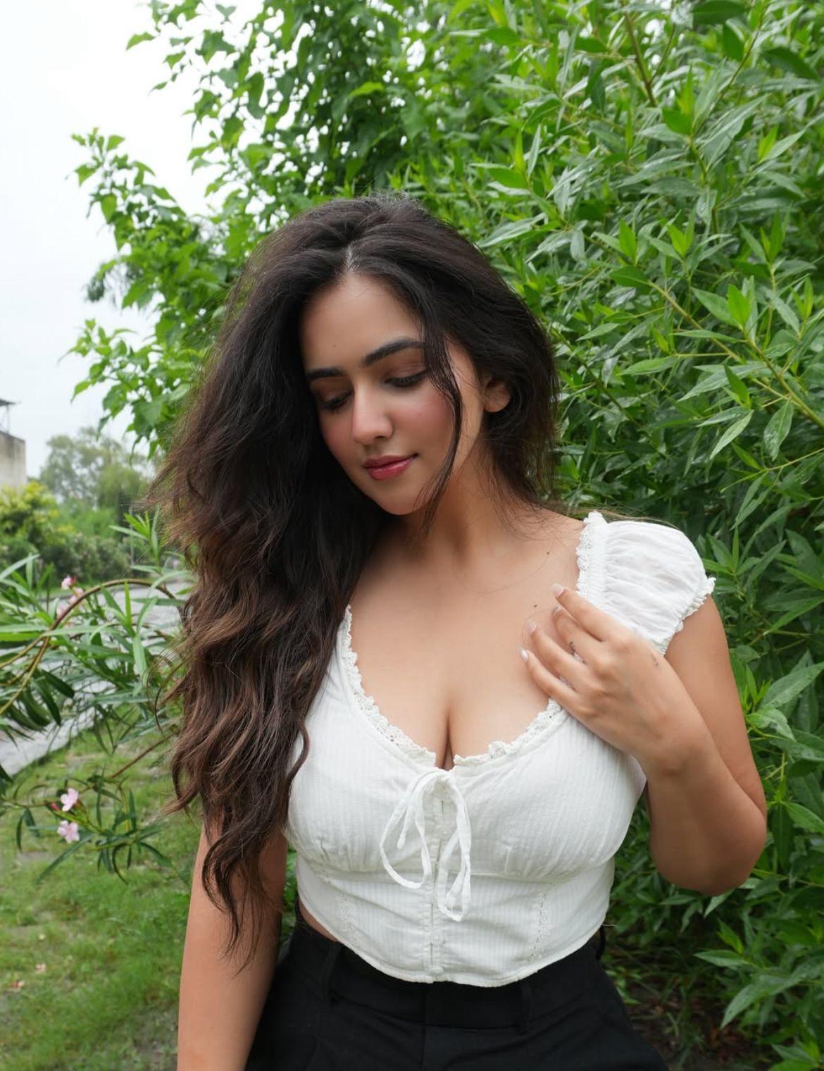profile image Romantic Call Girls in Islamabad 03204689737 Book Now 24/7