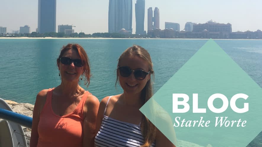 Mathilde und Heike vor der Skyline von Dubai