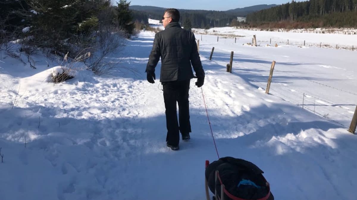 MS-Betroffener Carsten zieht Schlitten MS-Betroffener Carsten zieht Schlitten