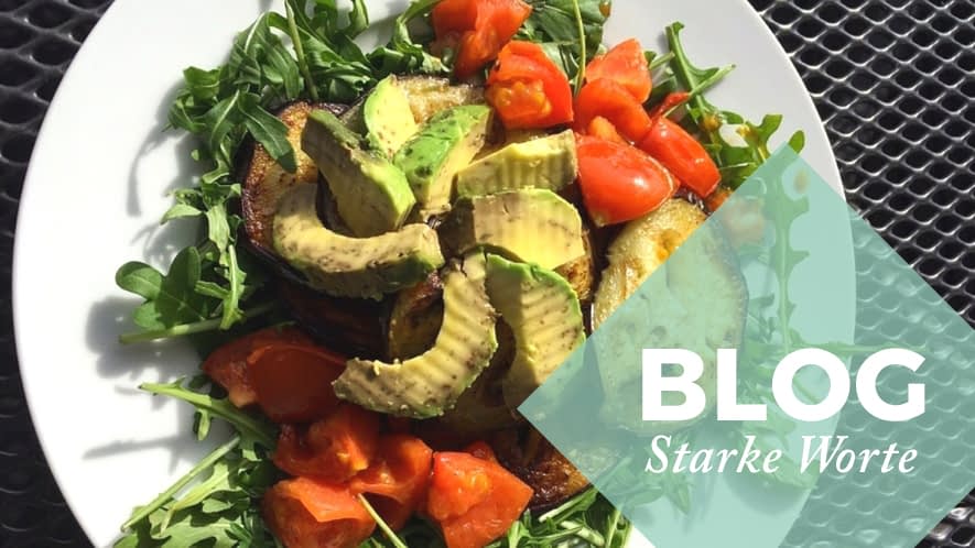 Avocado Salat mit Schriftzug