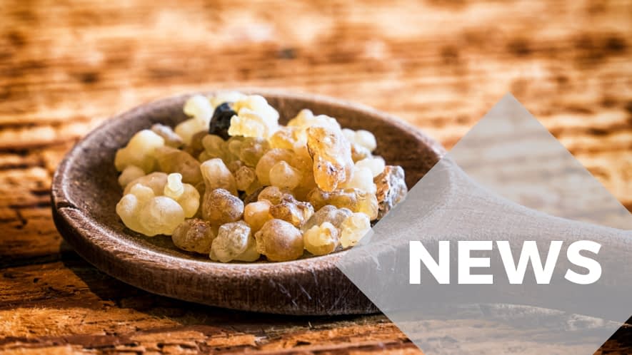 Weihrauch auf Holzlöffel