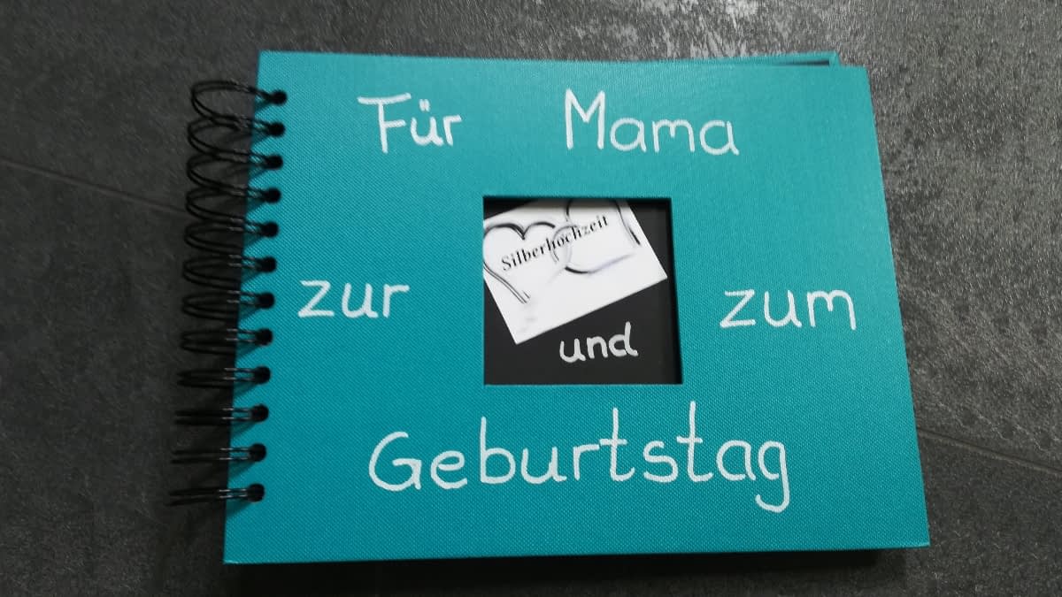 Türkises Ringbuch mit Aufschrift