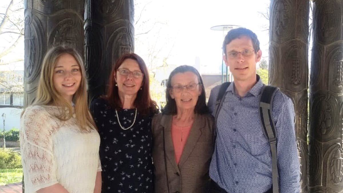 Mathilde, ihre Mutter und Familie