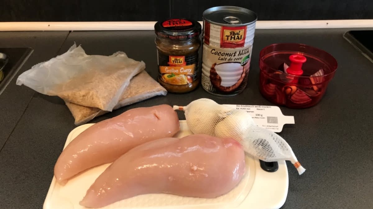 Zutaten für ein Hähnchen Curry