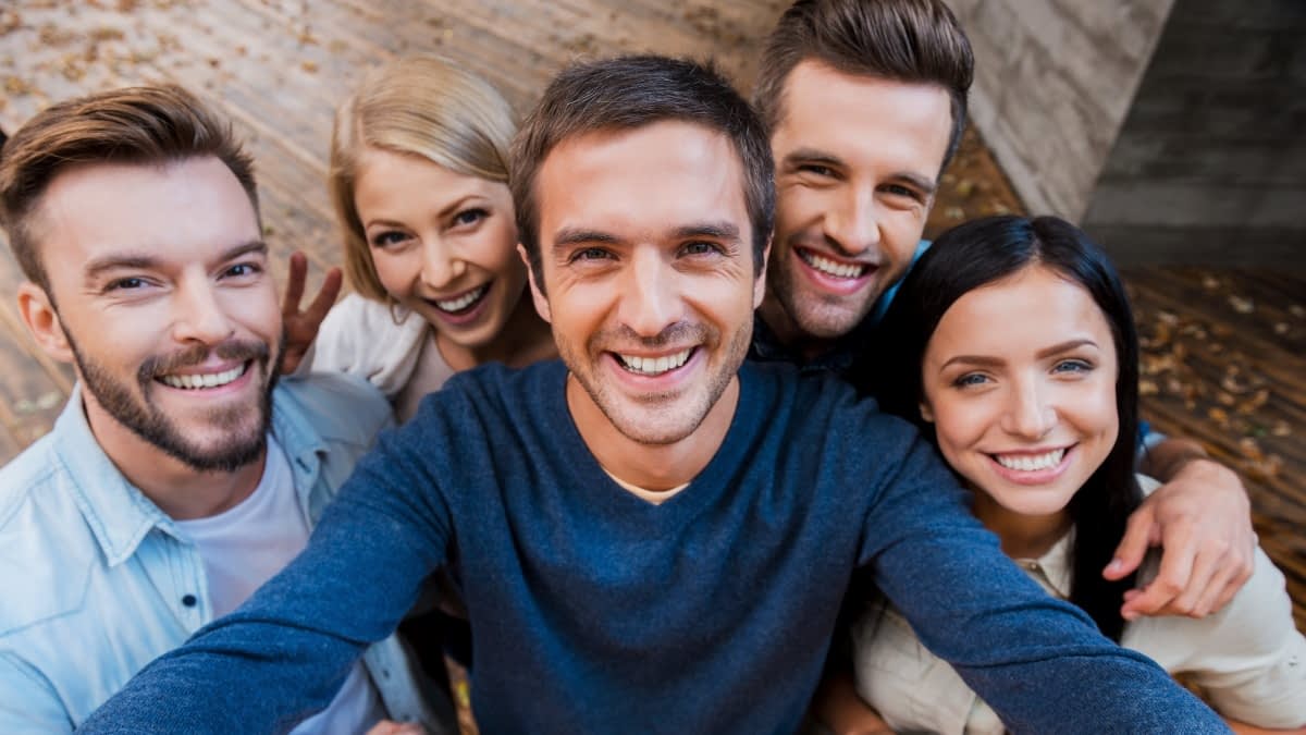 Gruppenbild mit fünf Personen