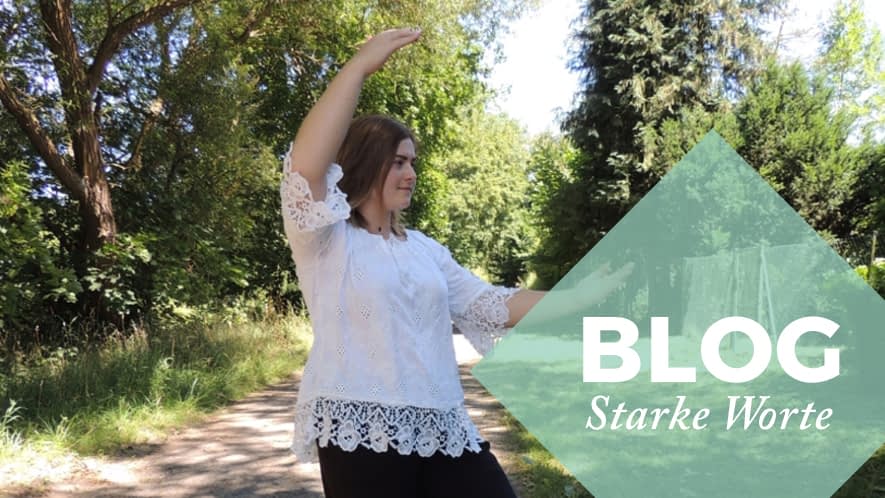 Lara führt Qigong vor