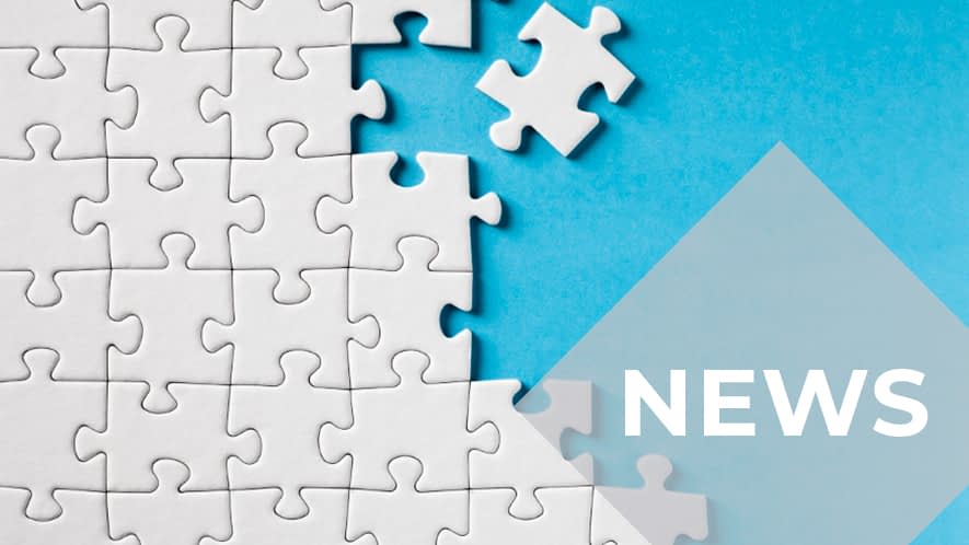 Weiße Puzzelteile auf blauen Hintergrund