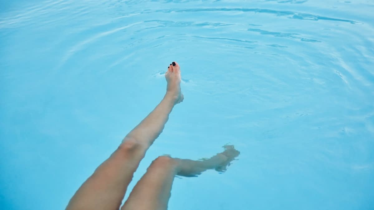 Beine im Wasser