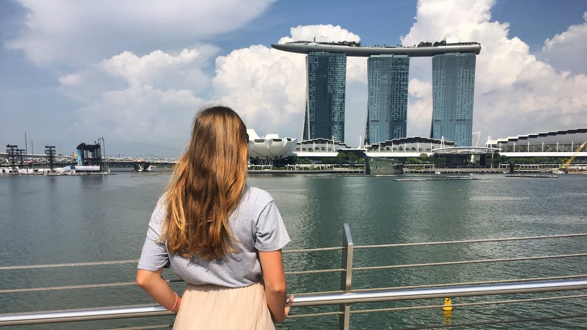 Mathilda besucht eine beliebte Sehenswürdigkeit in Singapur