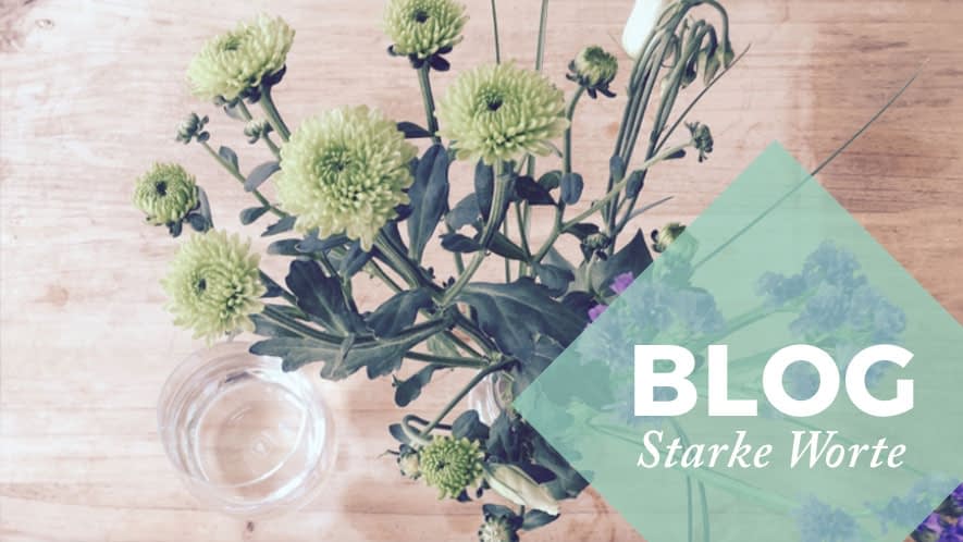 Blumen in Vase mit Blog-Raute