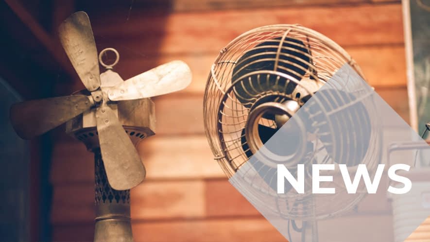 Ventilatoren vor brauner Hauswand