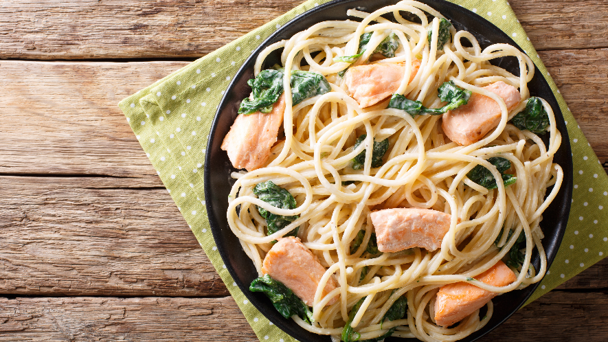 Pasta mit Spinat und Lachs