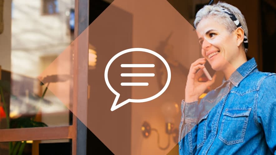 Frau mit MS telefoniert