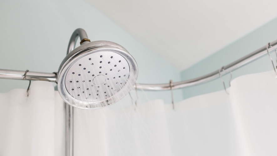 Duschkopf im barrierefreien Bad