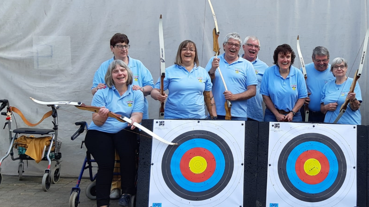 MS Gruppe ALBATROS beim Bogenschießen 