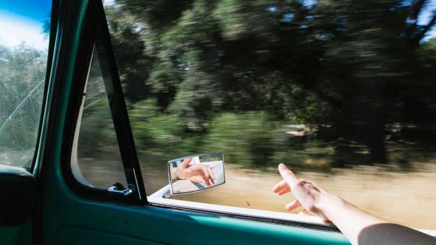 MS-Betroffener fährt im Auto