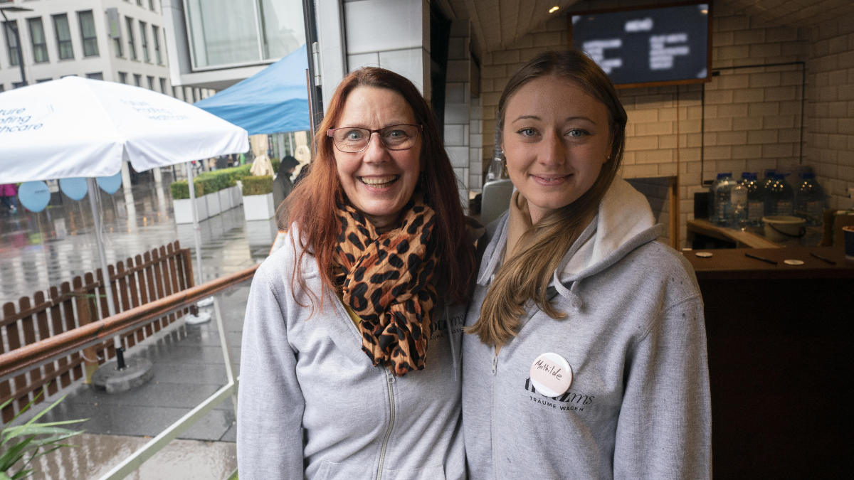 MS-Angehörige Mathilde mit ihrer Mutter Heike
