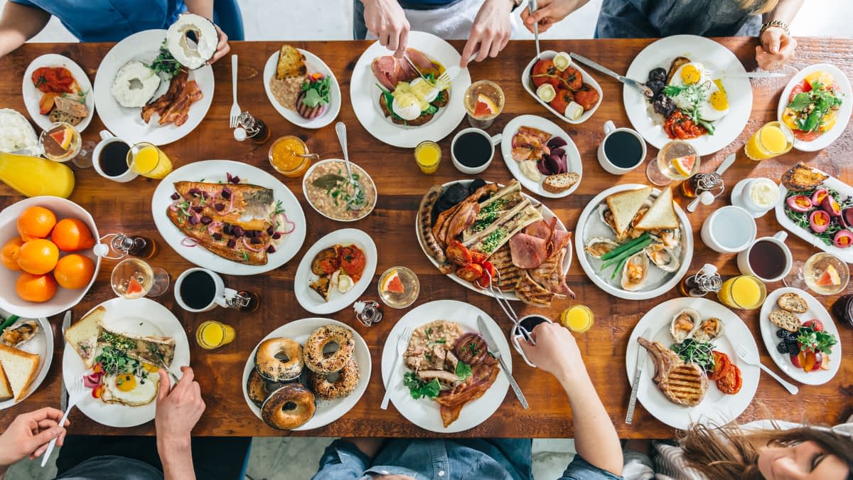 Ein reich gedeckter Tisch Ein reich gedeckter Tisch