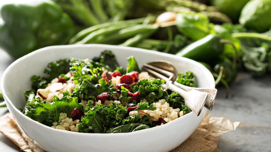 Grünkohl-Quinoa-Feta-Salat