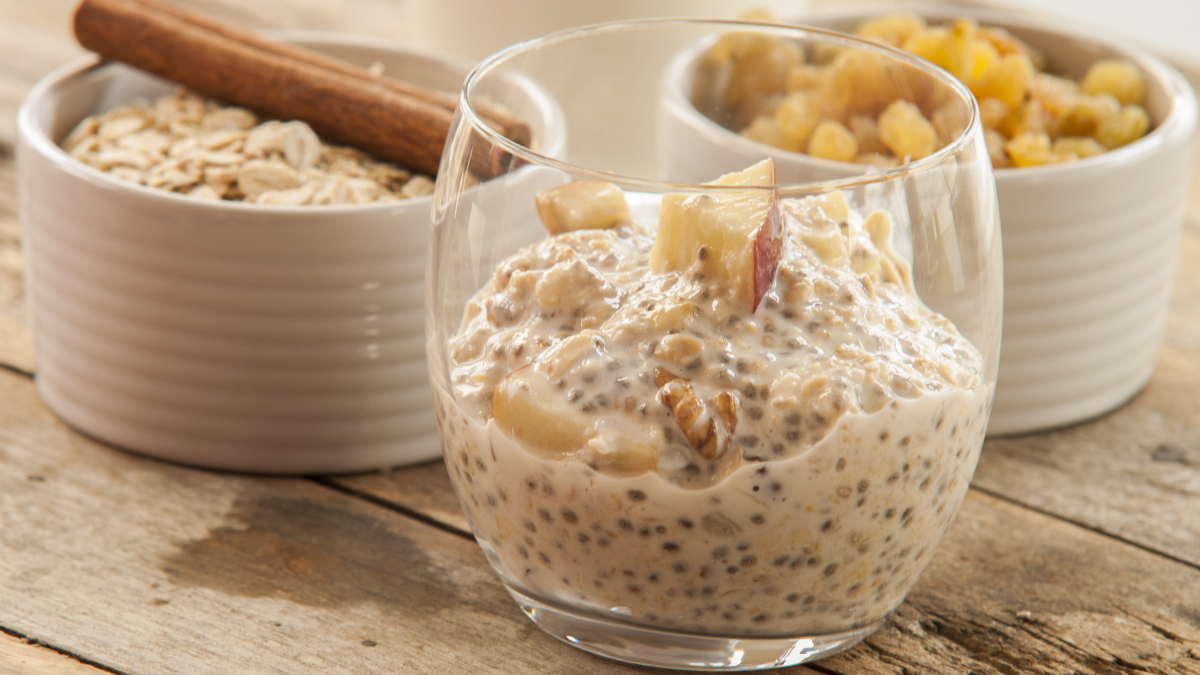 Chia-Kokos-Pudding mit Äpfeln und Zimt
