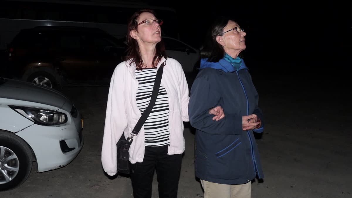 Heike mit Frau am Arm