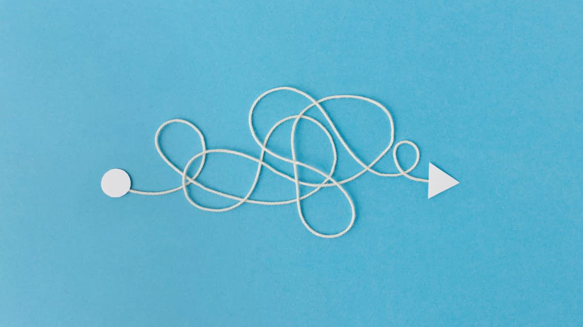 Fadenpfeil auf Blau Fadenpfeil auf Blau