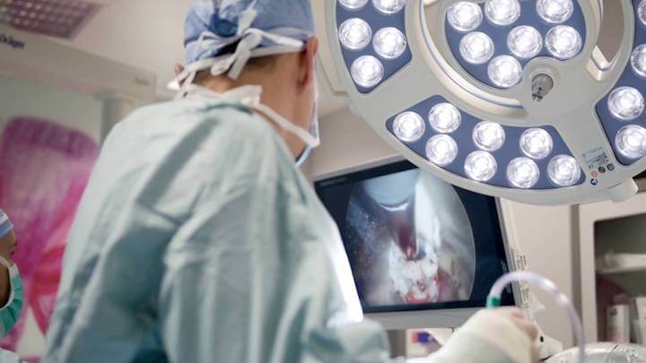 Na czym polega operacja kręgosłupa przeprowadzona metodą endoskopową?