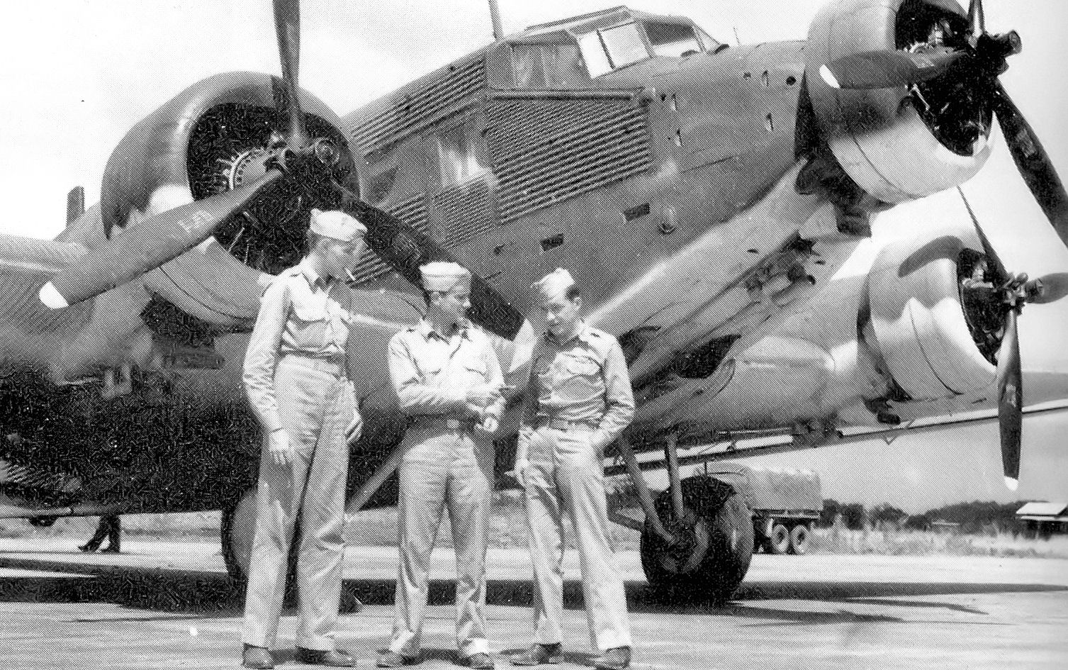 Política del Buen Vecino, Fig. 5 - Un Junkers Ju 52/3m alemán, confiscado por Perú y transferido a la Fuerza Aérea del Ejército de Estados Unidos, Panamá, 1942, StudySmarter.