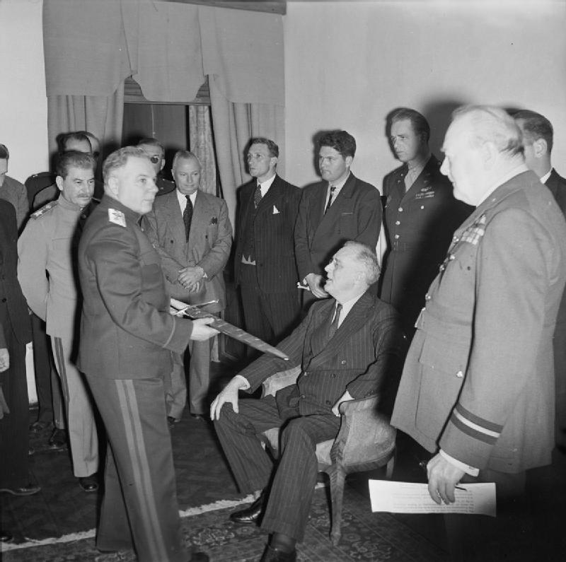 Conférence de Téhéran, Roosevelt et l'épée de Stalingrad, StudySmarter.