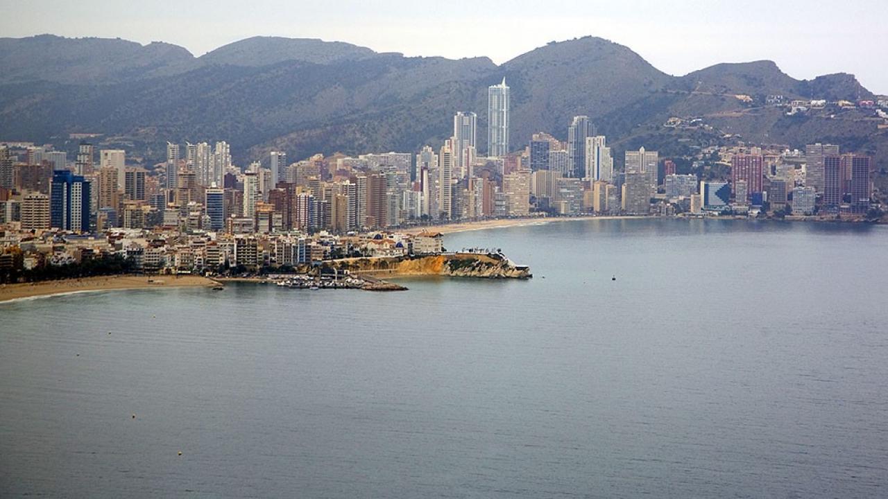 Benidorm. Avenida de la Comunidad Valenciana 1