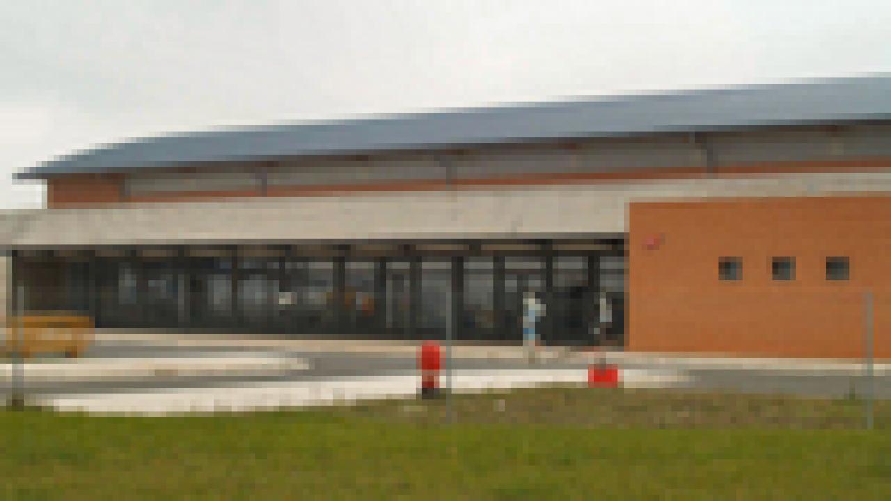 Pabellón Multifuncional de Bayas