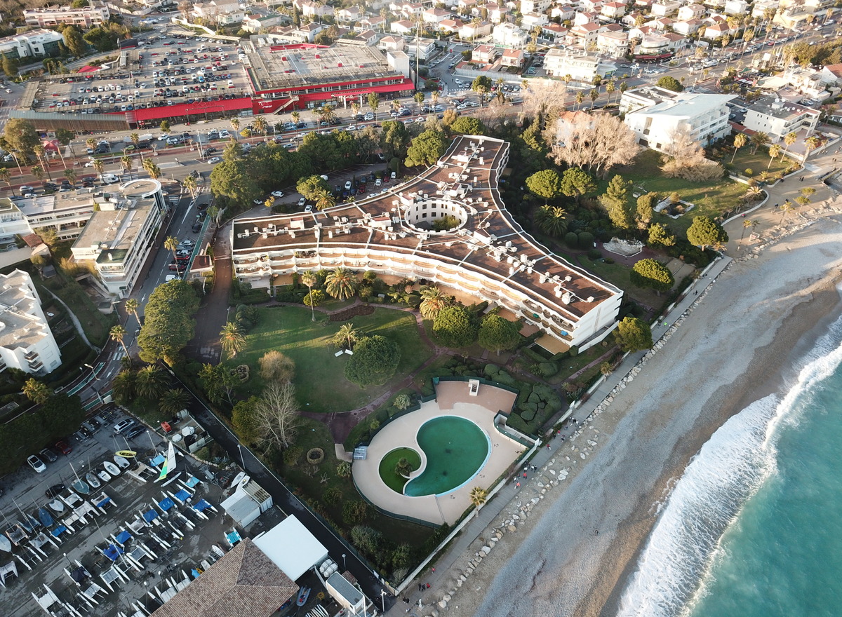 {@resource.title}, photo n° 3