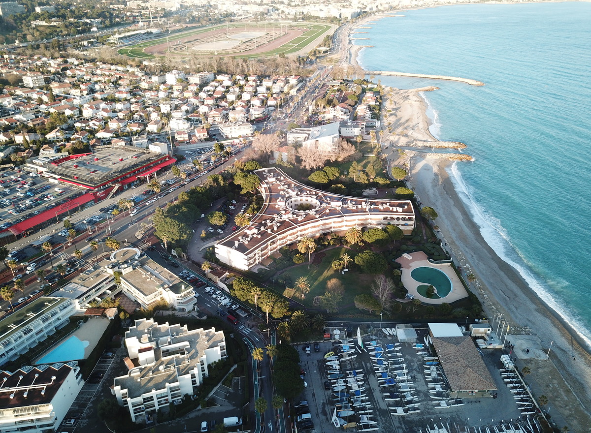 {@resource.title}, photo n° 4