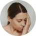 Une douleur et une gêne autour des joues