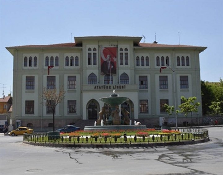 Atatürk’ün Eskişehir Valilik Binasını Liseye Tahsis Ettiği İddiası