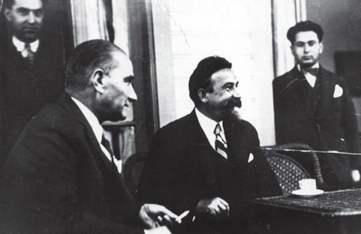 Mustafa Kemal Atatürk ve SSCB Büyükelçisi Y.Z.Surits. Ankara, 1934. Mustafa Kemal Atatürk ve SSCB Büyükelçisi Y.Z.Surits. Ankara, 1934.