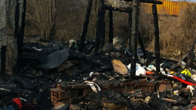 СПЕШНО!!! ДОМЪТ НА ДЯДО НАЙДЕН ИЗГОРЯ ДО ОСНОВИ! | Сайт за дарения | Дарителски кампании | Без комисионна