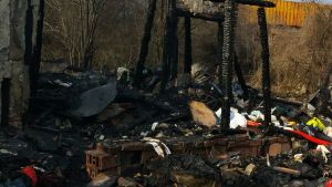 СПЕШНО!!! ДОМЪТ НА ДЯДО НАЙДЕН ИЗГОРЯ ДО ОСНОВИ! | Сайт за дарения | Дарителски кампании | Без комисионна