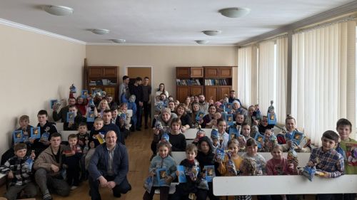 Помощ за децата от Лисивка и Хомутец