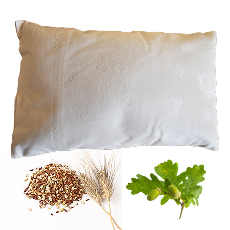 spelt pillow with oak leaves